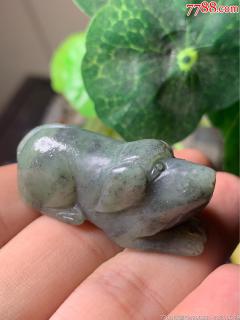 和田玉青花旺财狗手工立体雕刻配正规鉴定证书尺寸42*17*19.6毫米