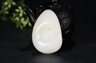 玉雕大师韦龙作品 和田玉 白玉 佛在心中 挂件 47.616克 西方和田玉