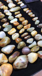 和田玉籽料原石市场